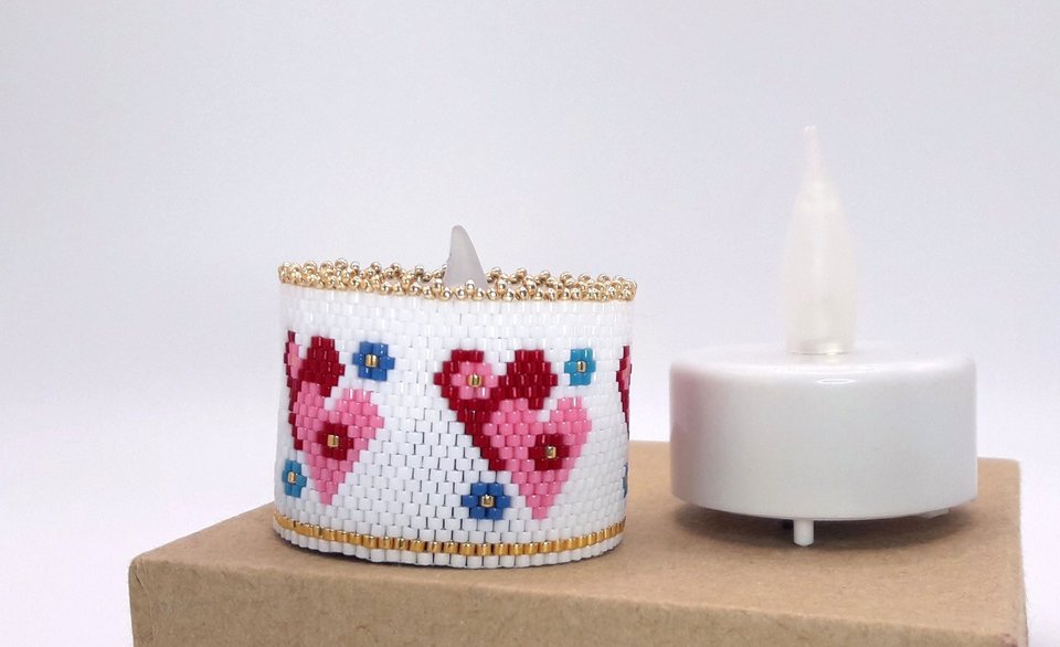 VALENTINE HEARTS: Peyote Stitch Beaded Tea Light Cover Pattern by Bead with Bugs