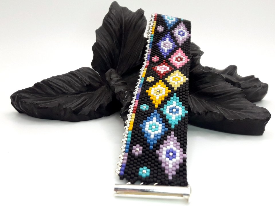 STARBURST:  A Peyote Stitch Beaded Bracelet Pattern by Bead with Bugs