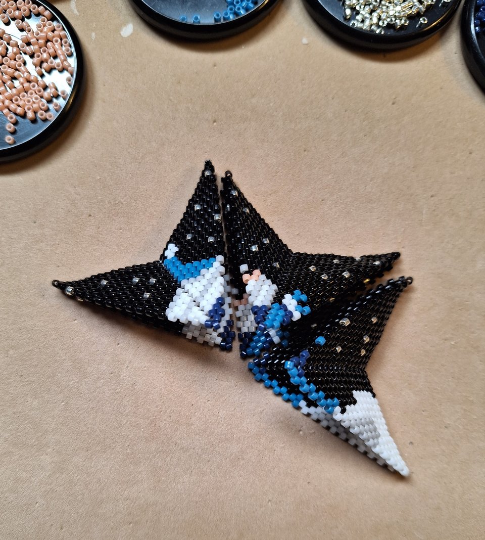 SANTA in the STARS: 3D Beaded Peyote Star Pattern by Bead with Bugs