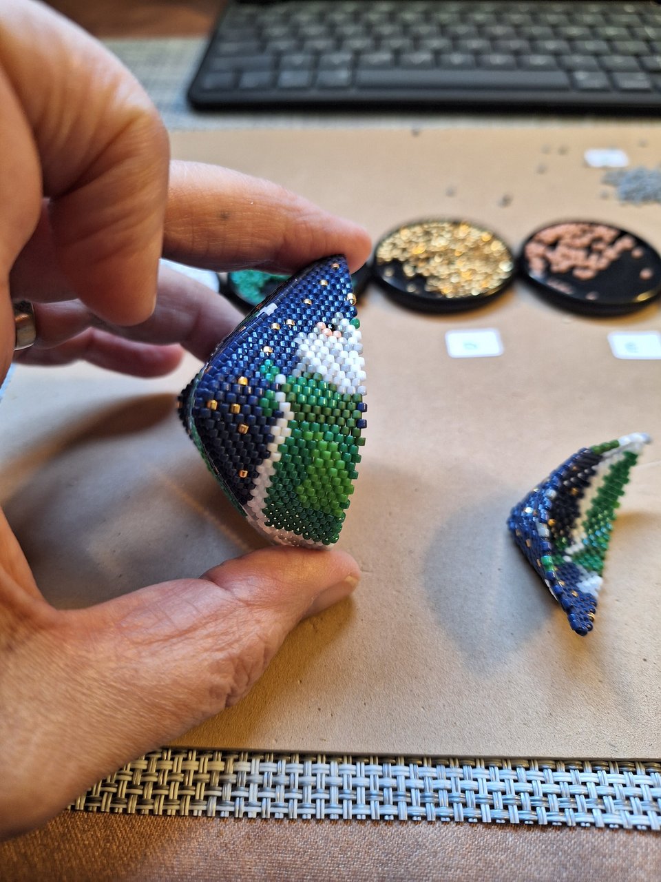 SANTA in the STARS: 3D Peyote Stitch Beaded Pod Pattern by Bead with Bugs