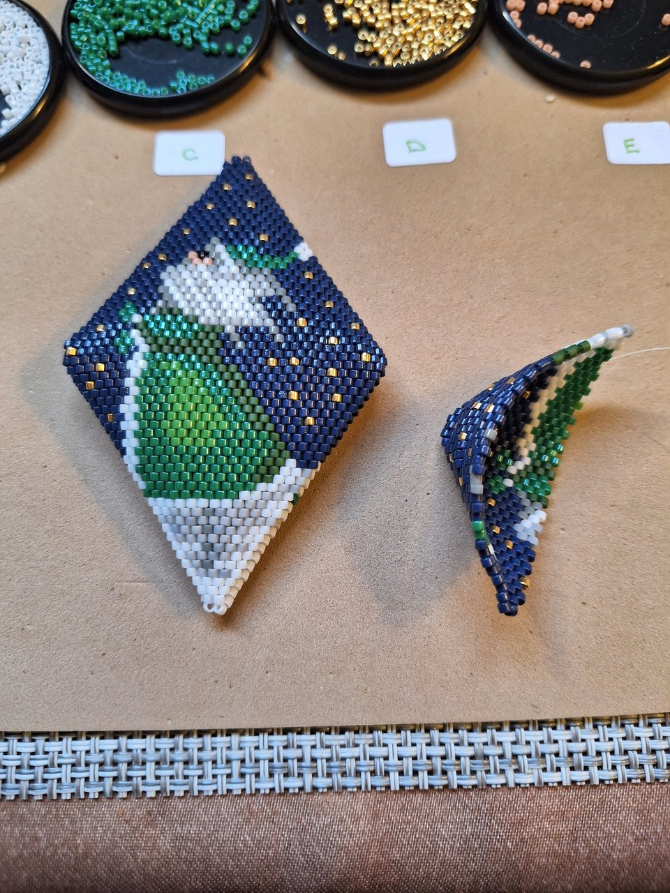 SANTA in the STARS: 3D Peyote Stitch Beaded Pod Pattern by Bead with Bugs