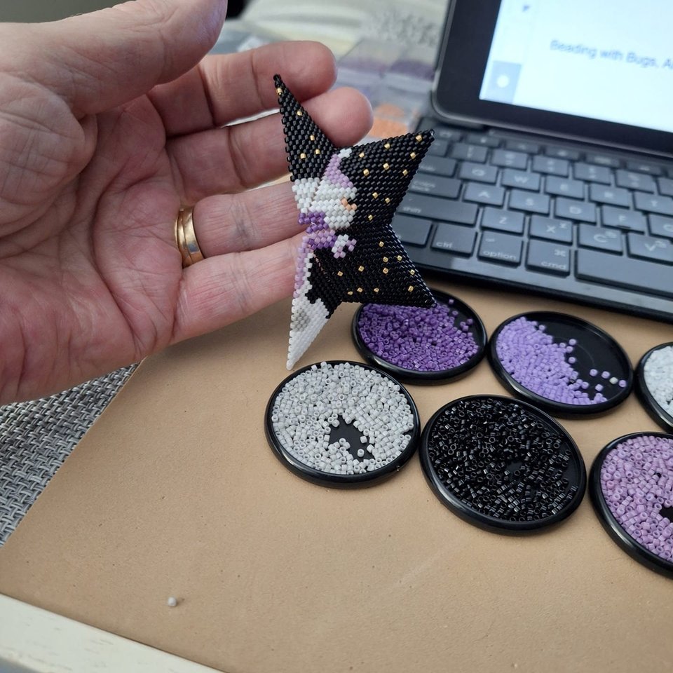 SANTA in the STARS: 3D Beaded Peyote Star Pattern by Bead with Bugs