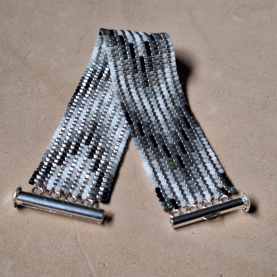 SHIFTING SHADOWS: A Peyote Stitch Beaded Bracelet Pattern by Bead with Bugs