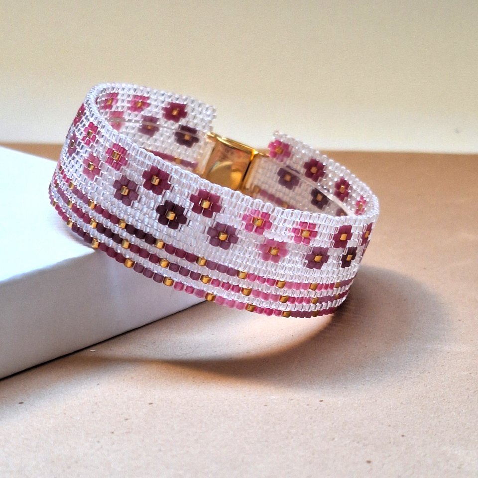 WINEBERRY KISSES:  A Peyote Stitch Beaded Bracelet Pattern by Bead with Bugs