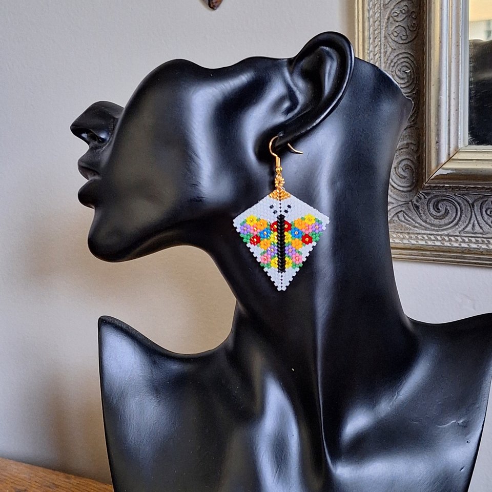 FLOWER BUTTERFLY: Peyote Stitch Earring Pattern by Bead with Bugs
