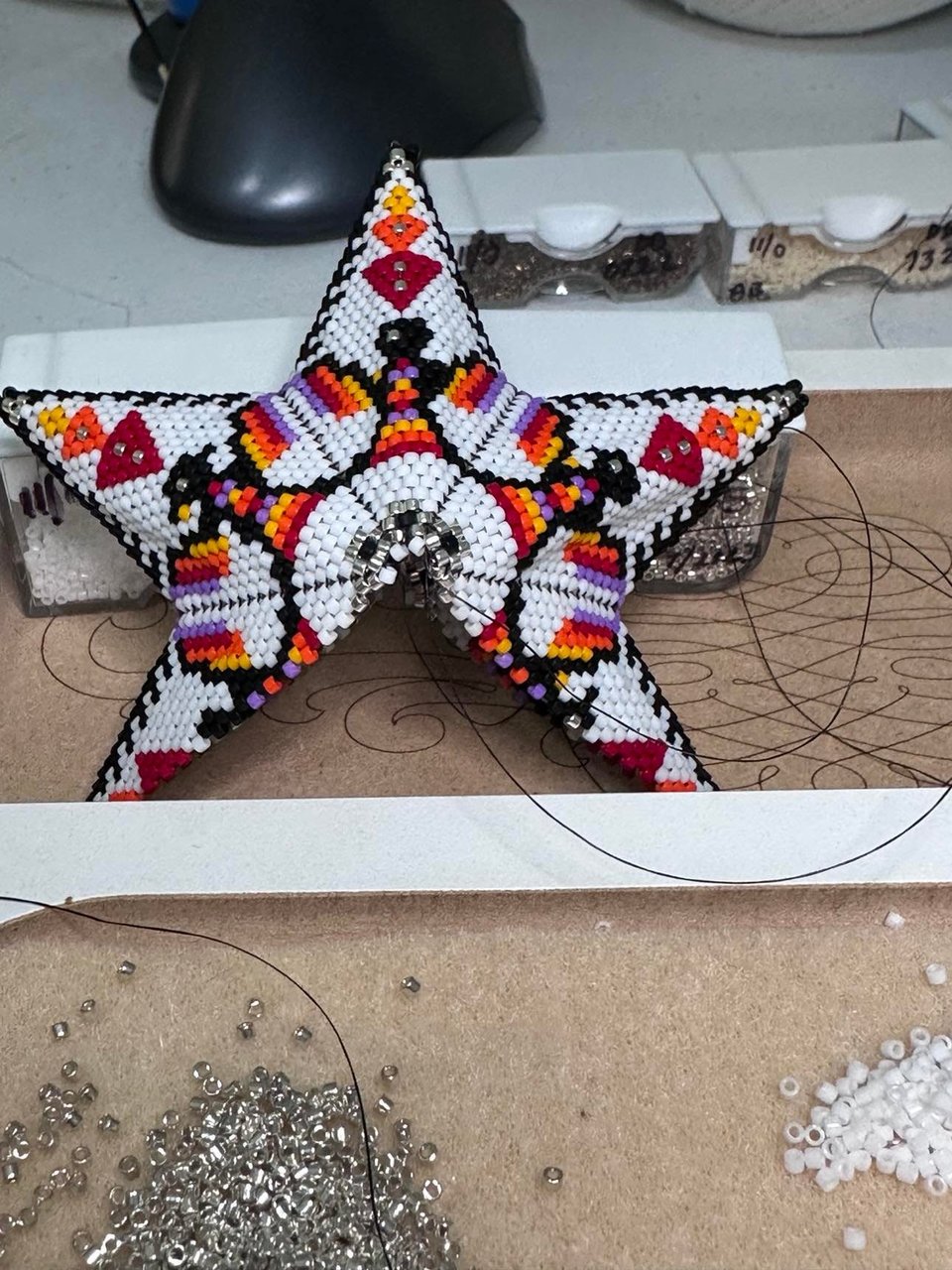 THUNDERBIRD: 3D Beaded Peyote Star Pattern by Bead with Bugs