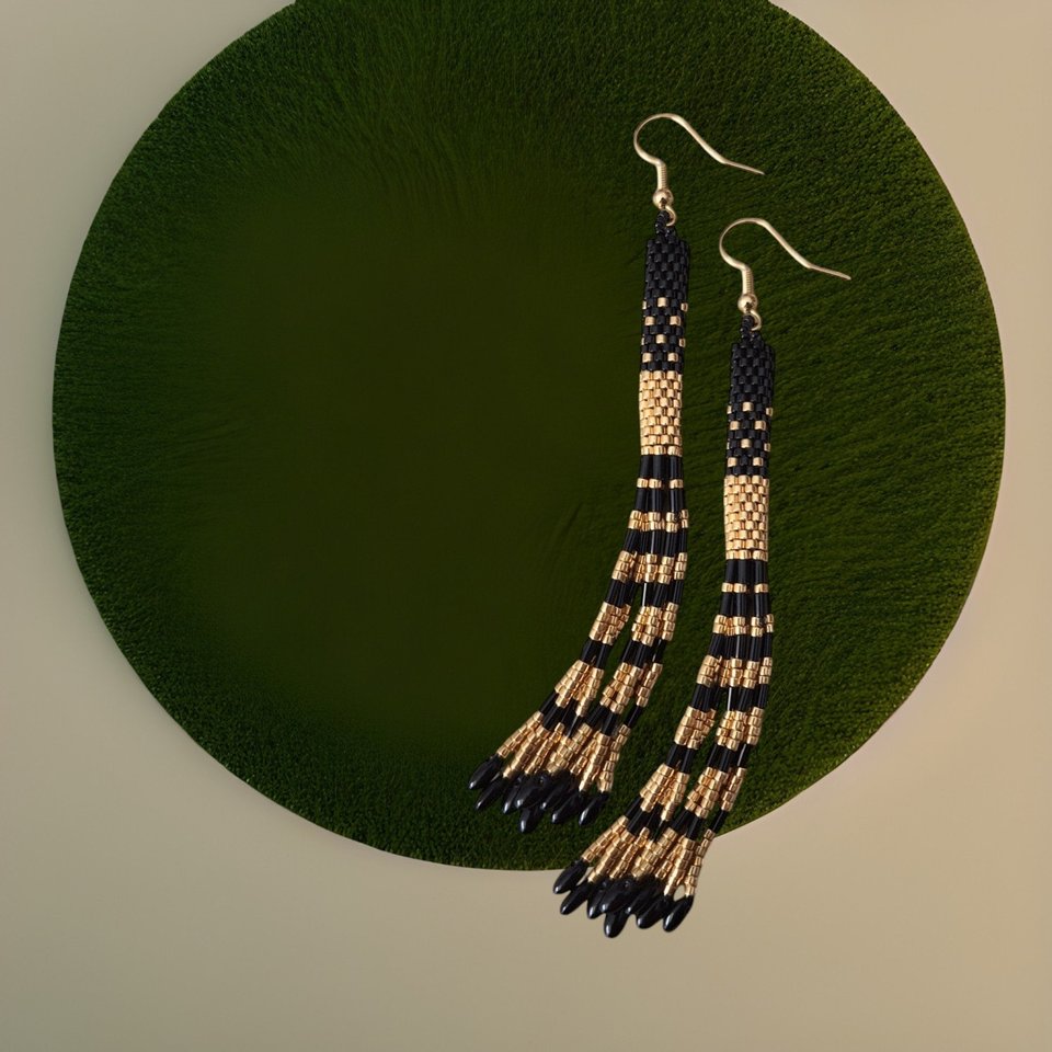 BLACK AND GOLD: Peyote Stitch Fringed Tube Earring Pattern by Bead with Bugs