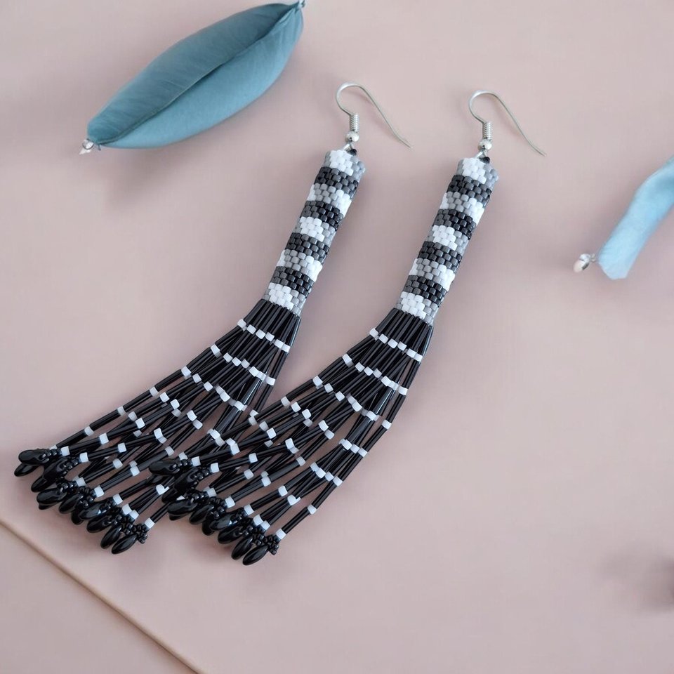 BLACK GINGHAM: Peyote Stitch Fringed Tube Earring Pattern by Bead with Bugs