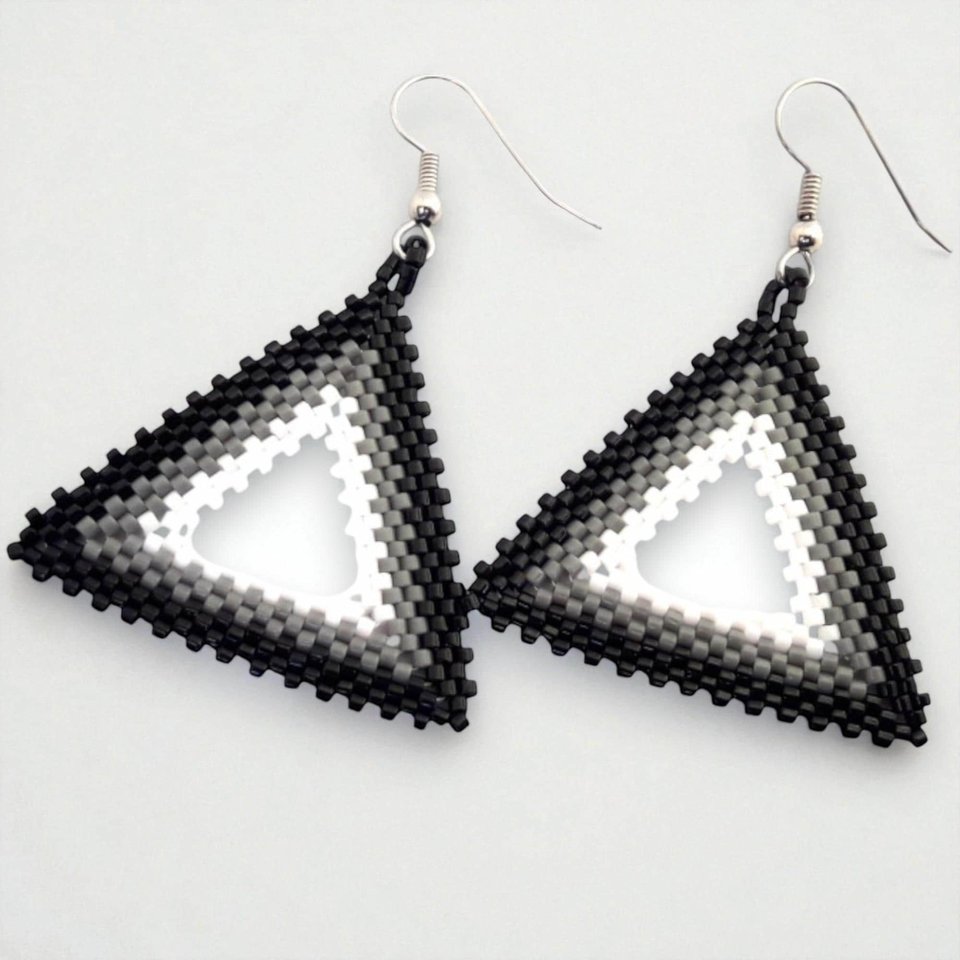 SHADOWS  3D Peyote Stitch Open Triangle Earring Pattern