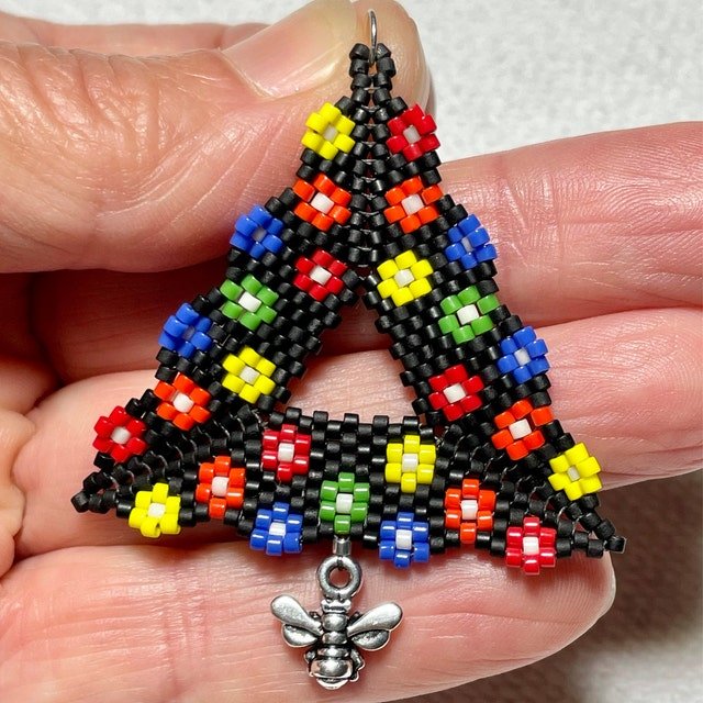 FLOWER POWER: Open 3D Peyote Stitch Beading Pattern by Bead with Bugs