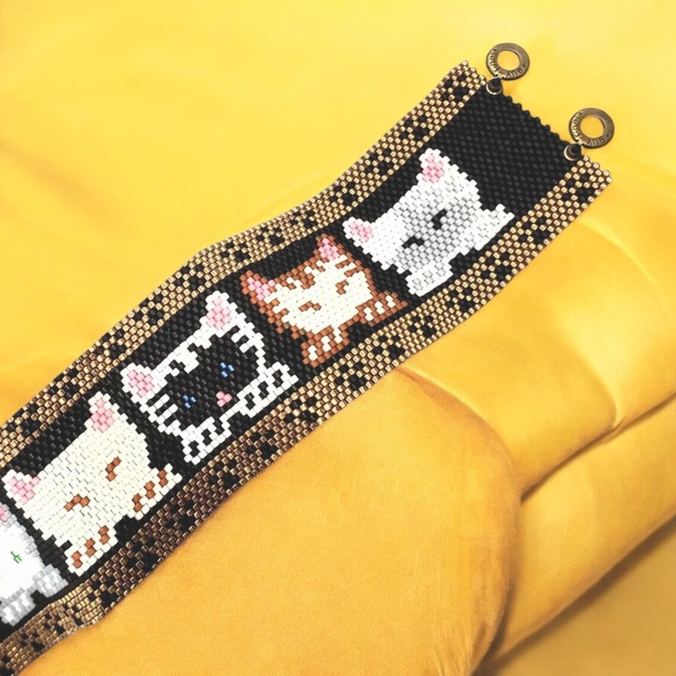 CUDDLY KITTENS: A Peyote Stitch Beaded Bracelet Pattern by Bead with Bugs