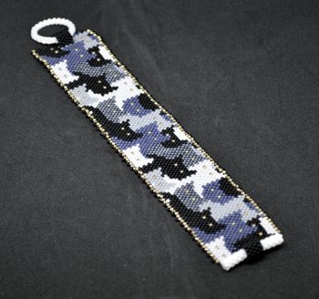 THE CAT CROWD: A Peyote Stitch Beaded Bracelet Pattern by Bead with Bugs