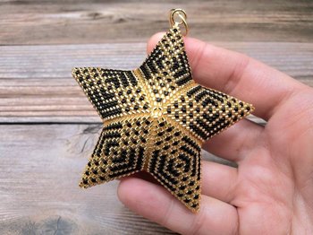Two-Color Bead with Bugs PDF Pattern: Create your own DRAMATIC 3D Star!