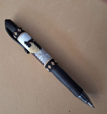 THE CATS: Peyote Stitch Beaded Pen Wrap by Bead with Bugs