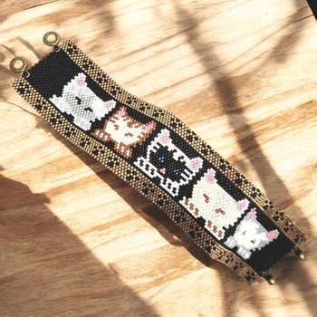 CUDDLY KITTENS: A Peyote Stitch Beaded Bracelet Pattern by Bead with Bugs